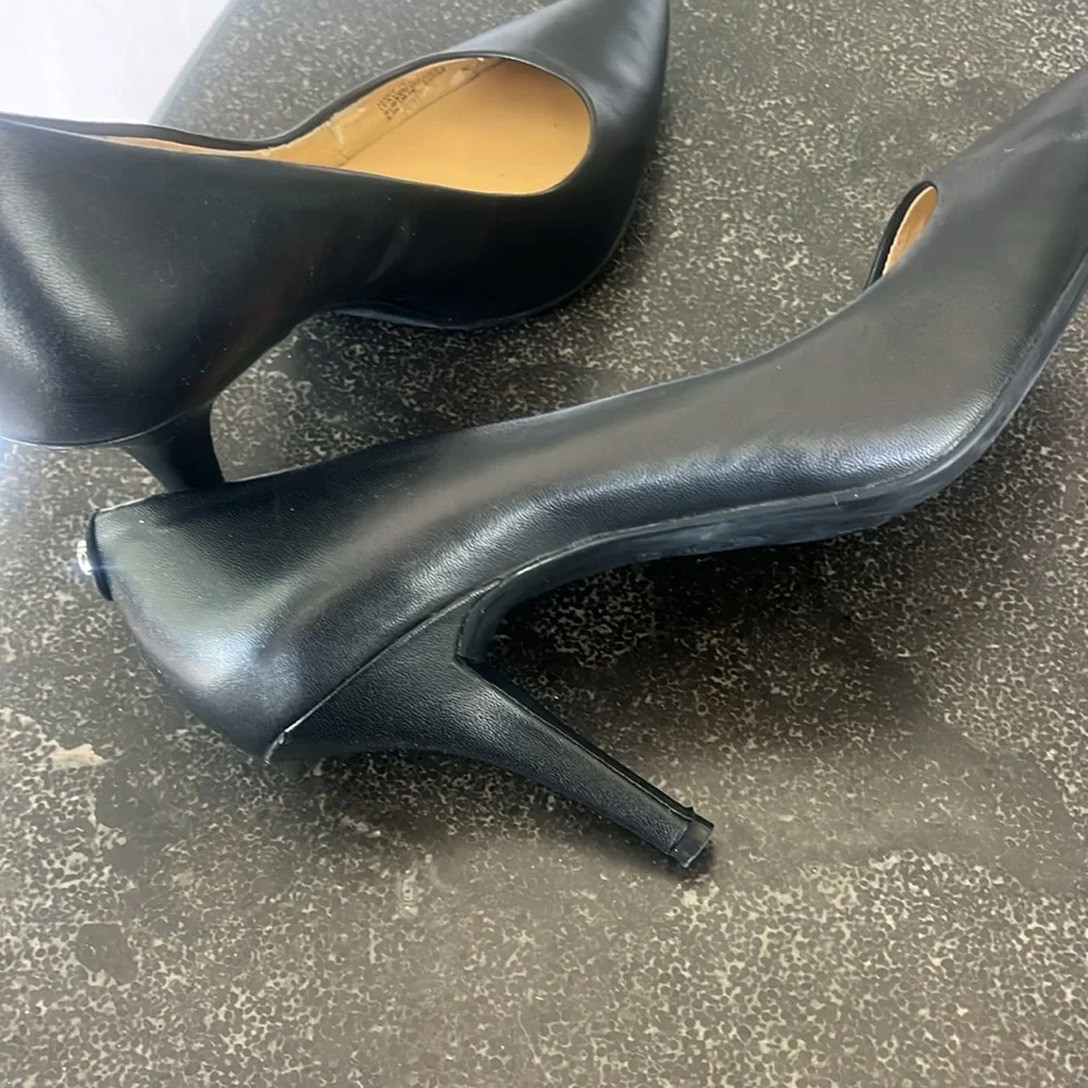EUC Michael Kors Black leather 3” Pointed Toe Heels 8.5
